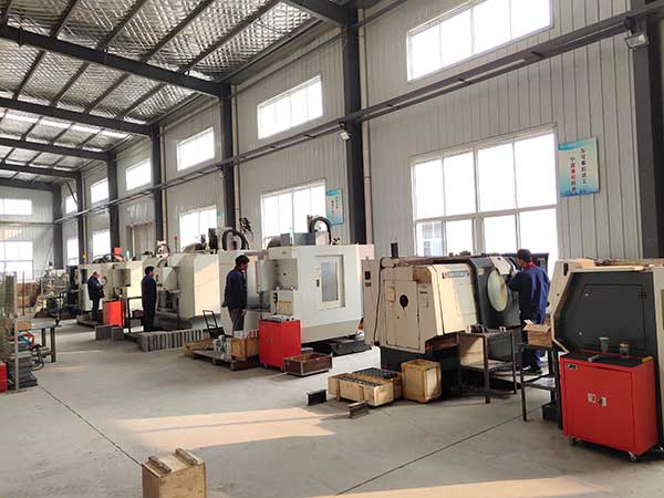 聚氨酯噴涂設備JNJX-III(D)型(圖3) 聚氨酯噴涂設備JNJX-III(D)型數控生產中心