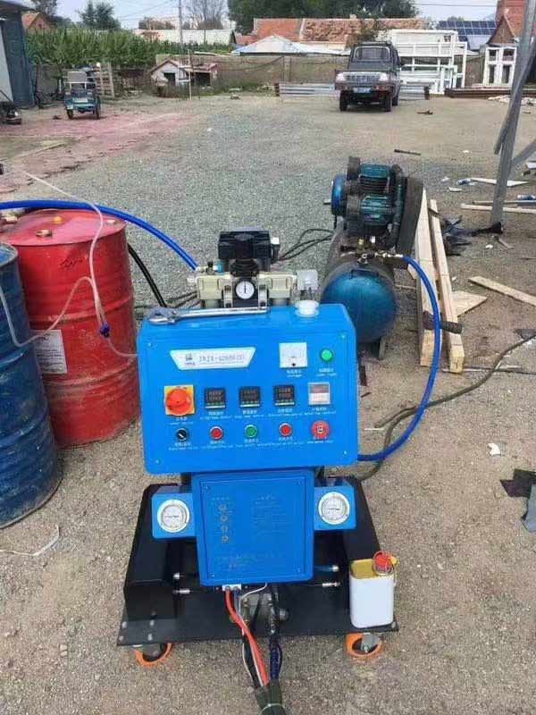 聚氨酯噴涂機(jī)移動房保溫噴涂
