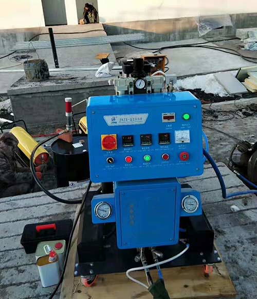 黑白組合料聚氨酯噴涂機(圖1) Q2600黑白組合料聚氨酯噴涂機