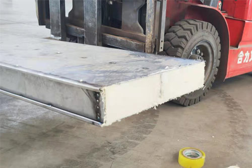 斷橋鋁填充聚氨酯發(fā)泡材料工藝斷橋鋁填充專用聚氨酯噴涂設備(圖2) 斷橋鋁填充聚氨酯發(fā)泡材料