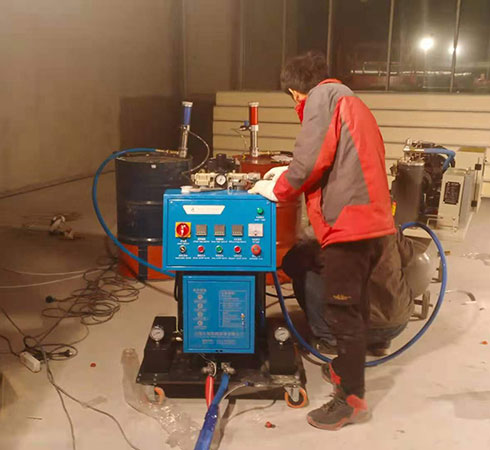 冷庫噴涂聚氨酯機子是什么樣的(圖1) Q2600冷庫噴涂聚氨酯機子