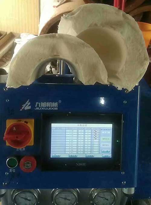 聚氨酯瓦殼管道保溫用什么設備施工?(圖2) 聚氨酯瓦殼管道保溫